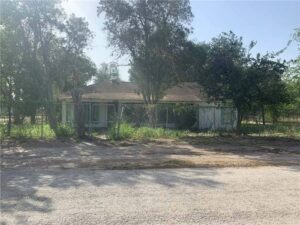 120 S Frio St, Mathis, TX 78368