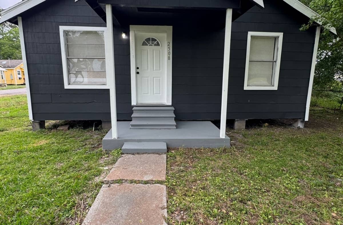 2580 Hegele St. Beaumont, TX 77705