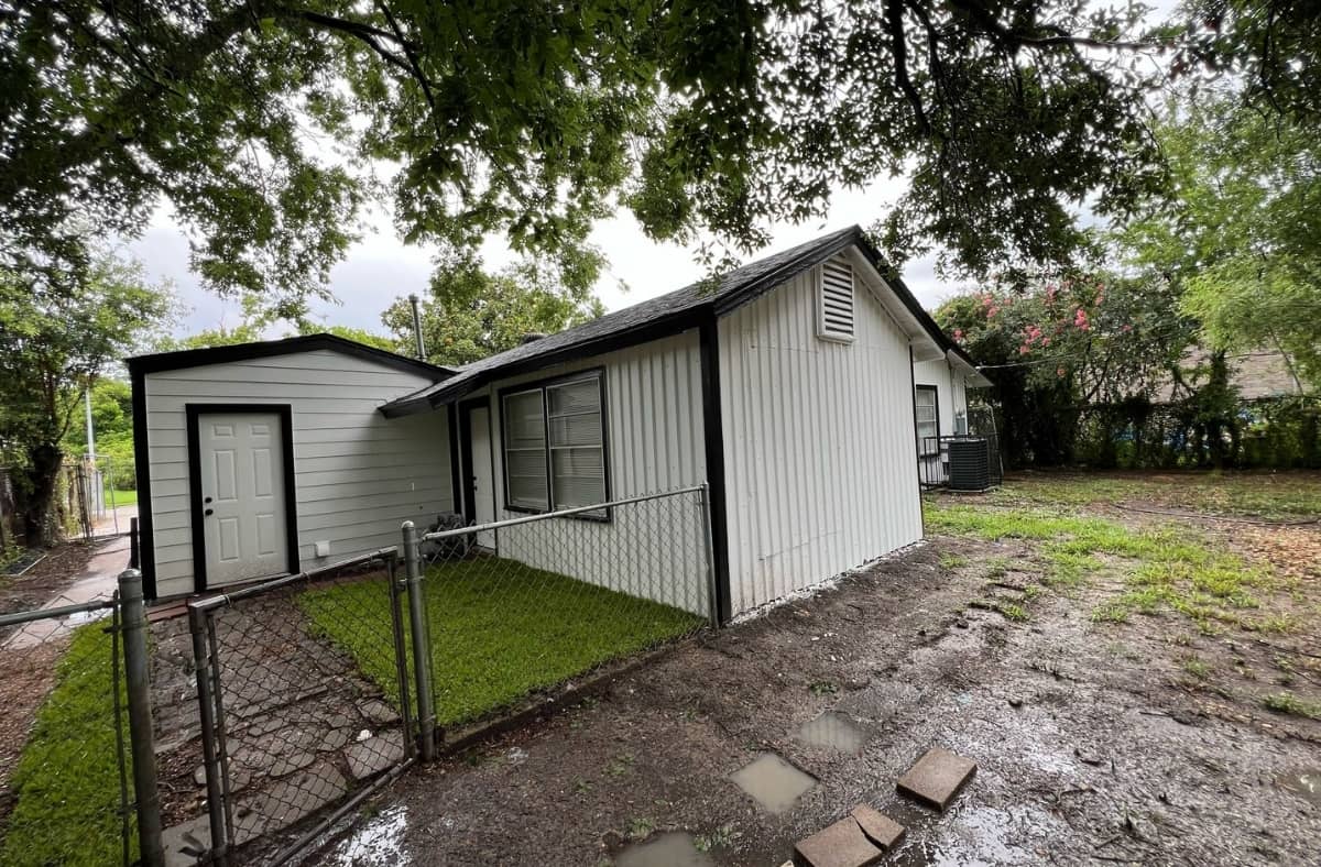 5922 Ridgeway Drive, Houston, TX 77033 (5)