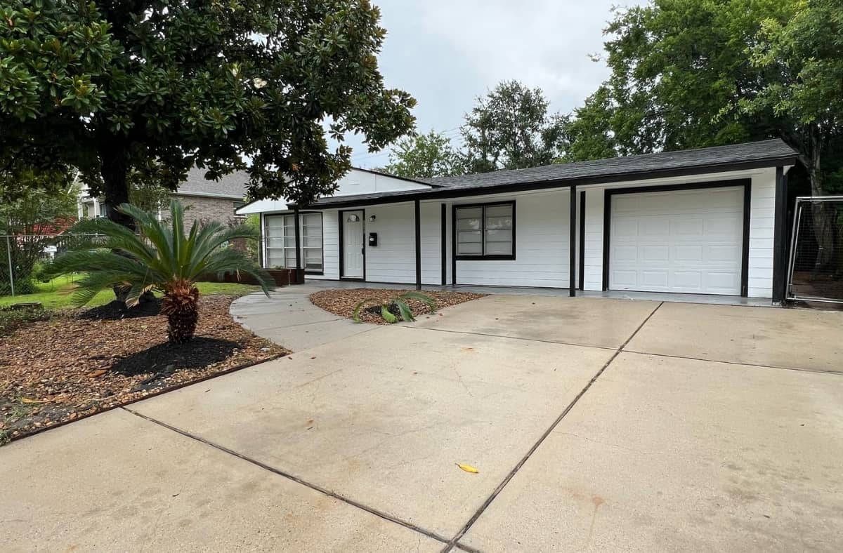5922 Ridgeway Drive, Houston, TX 77033