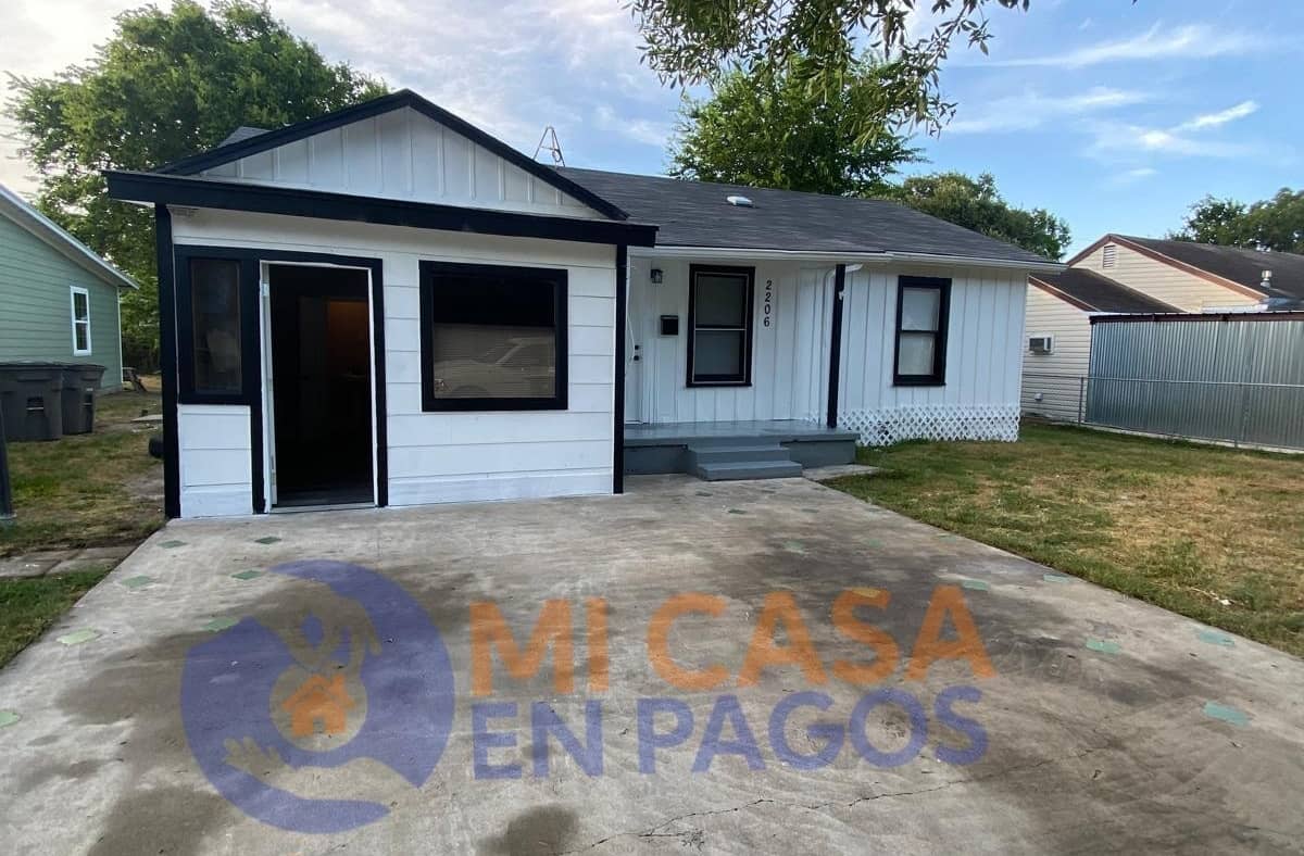 2206 E Brazos St,Victoria, TX 77901 (1)