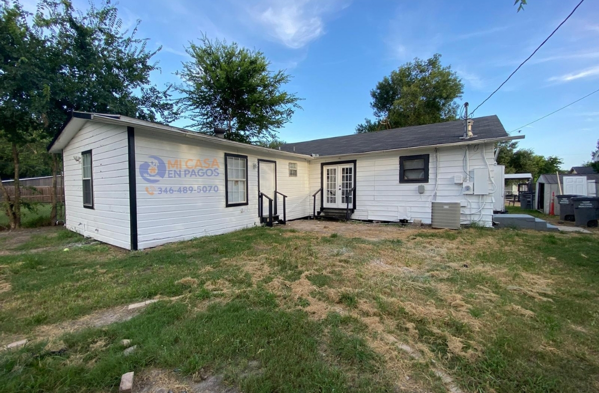 2206 E Brazos St,Victoria, TX 77901 (11)