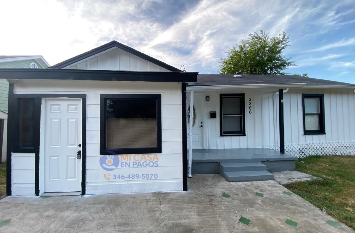 2206 E Brazos St,Victoria, TX 77901 (2)