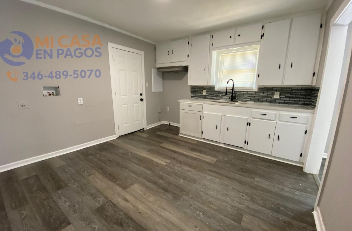 2206 E Brazos St,Victoria, TX 77901 (7)