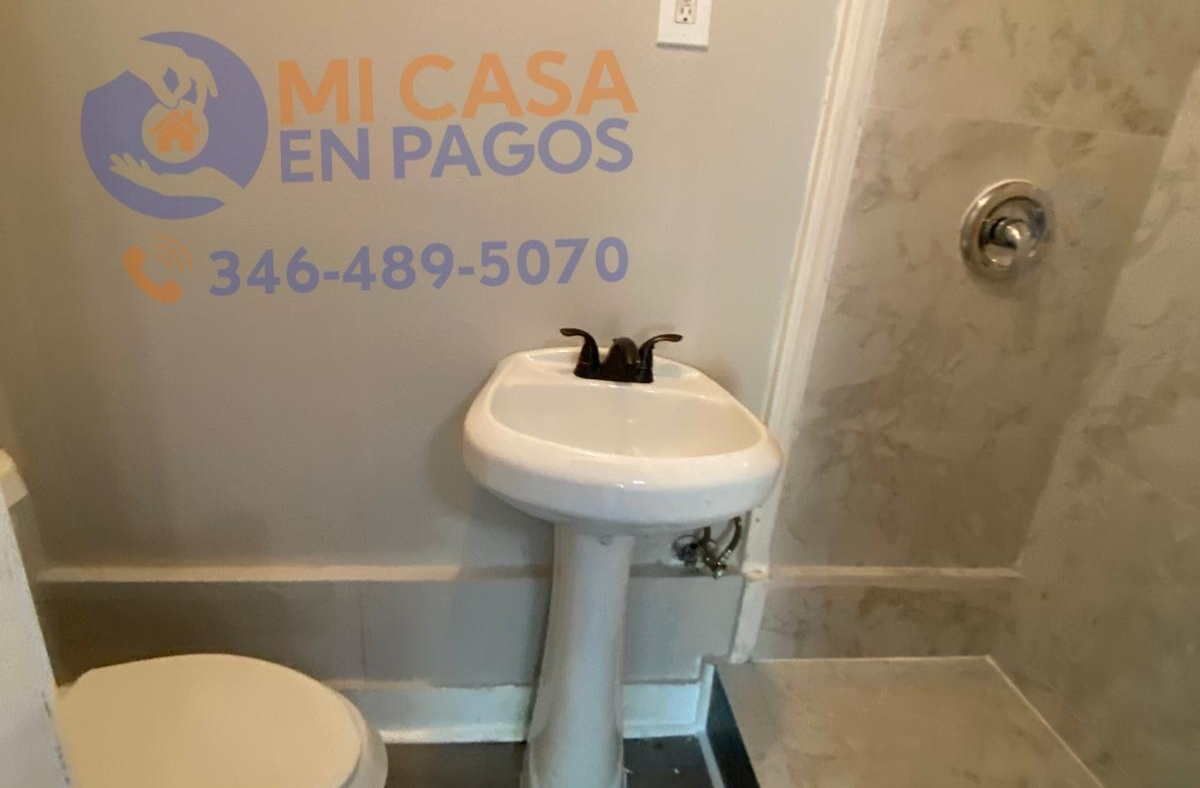 2206 E Brazos St,Victoria, TX 77901 (9)