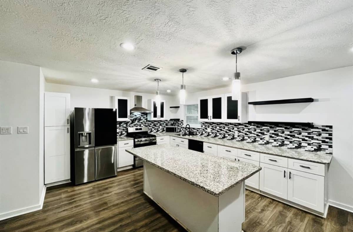 5906 Hilary St, Houston, TX 77026 (3)