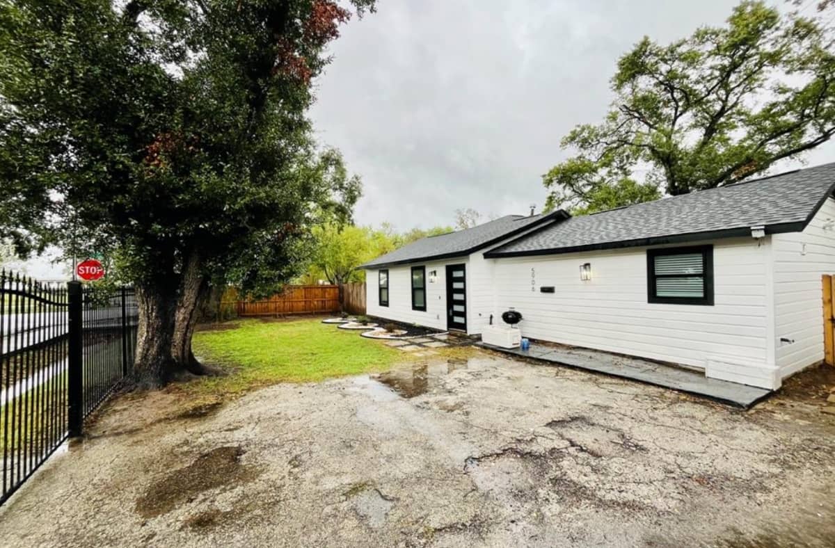 5906 Hilary St, Houston, TX 77026