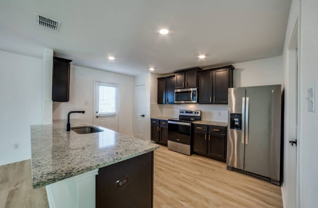 11757 Davalos Ln, San Antonio, TX 78252 (7)