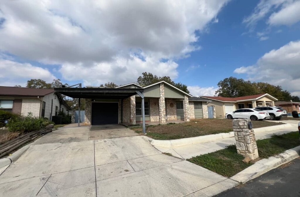 1431 W Ackard Pl, San Antonio, TX 78224 (2)